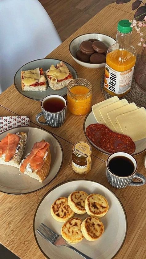 Cosy Breakfast, Tips To Save Money, Healthy Food Dishes, Healthy Lifestyle Food, Fitness Bodybuilding, Food Platters, Morning Food, Food Obsession, Pretty Food