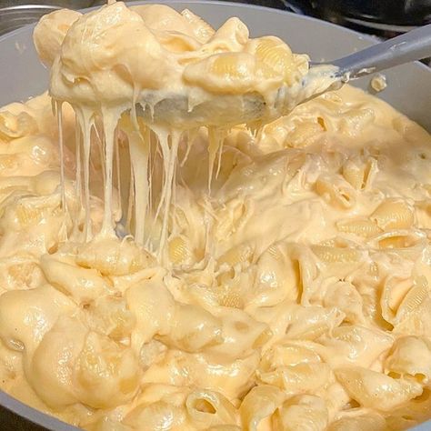 Mac N' Cheeeeese on Instagram: “So 👏 much 👏 cheese 👏 📸: @sayfromageplz . . . #macncheese #macandcheese #pasta #eeeeeats #foodpics #foodstagram #foodie #eatfamous #feedfeed…” Pasta Lover, Tasty Pasta, Mac N Cheese, Yummy Foods, Food Obsession, Mac And Cheese, Food Food, Food Pictures, Comfort Food