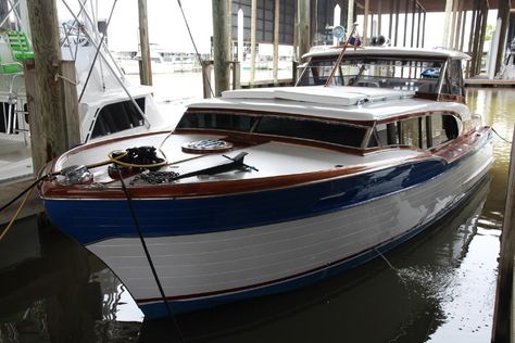 1957 Chris-Craft 32 Vintage Express Cruiser Cruiser for sale - YachtWorld Liveaboard Boats For Sale, Chris Craft Yacht, Cabin Cruiser Boat, Cheap Boats, Seabrook Texas, Used Yachts For Sale, Liveaboard Boats, Chris Craft Boats, Small Yachts