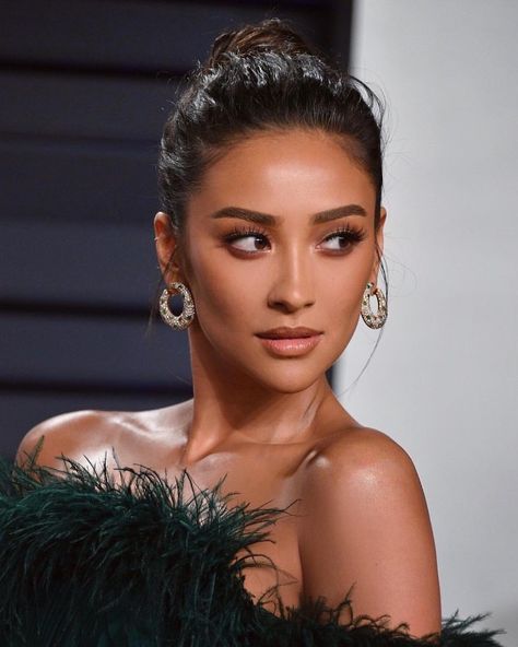 Shay Mitchell Makeup, Wedding Hairstyles And Makeup, Braut Make-up, Shay Mitchell, Bride Makeup, Wedding Hair And Makeup, Summer Makeup, Glam Makeup, Nicki Minaj