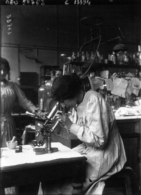 Woman looking through a microscope at the municipal laboratory Paris France Sience Aestetic, Victorian Scientist, Aesthetic Science, Woman Scientist, Army Recruitment, Female Firefighter, Medical Laboratory Science, Women Scientists, Military Nurses