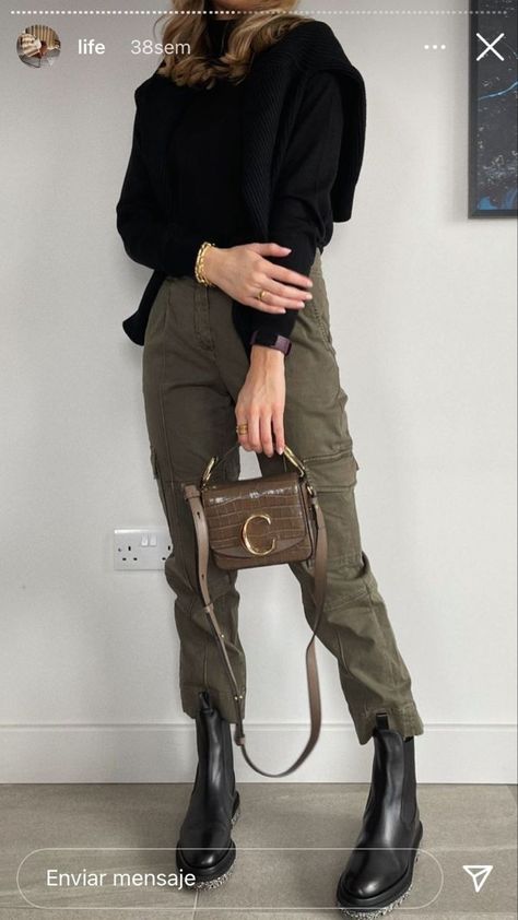 Military Pants Outfit Women, Olive Green Cargo Pants Outfit, Olive Cargo Pants Outfit, Olive Jeans Outfit, Cargo Outfits Women, Olive Pants Outfit, Military Green Pants, Olive Green Pants Outfit, Cargo Pants Women Outfit