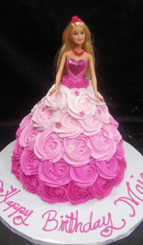 Barbie Cake Birthday Kids, Barbie Cake Dress, Barbie Doll Cake Ideas, Barbie Doll Cake Design, Birthday Doll Cake, Barbie Cake Ideas Birthdays, Barbie Birthday Cakes, Princess Barbie Cake, Barbie Party Food