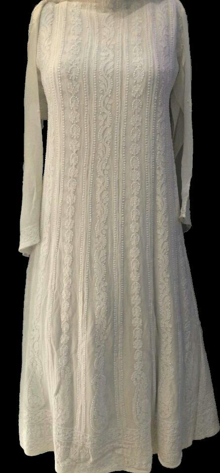 y Stitched Kurti, Chikankari Anarkali, Chikankari Embroidery, Long Anarkali, Lucknowi Chikankari, Salwar Kamiz, Desi Clothes, Embroidered Sleeves, White On White