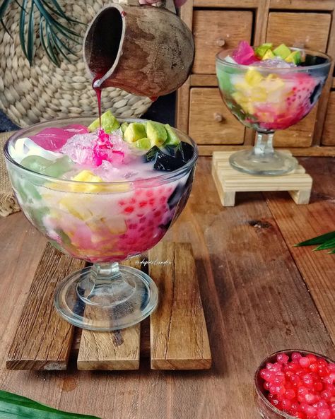 Bahan dan Cara membuat Es Campur Ceria https://resepmamiku.com/es-campur-ceria-dapoerliandra Es Campur Aesthetic, Es Campur, Pineapple Ice Cream, Food Pic, Indonesian Cuisine, Global Cuisine, Melon, Side Dishes, Jelly