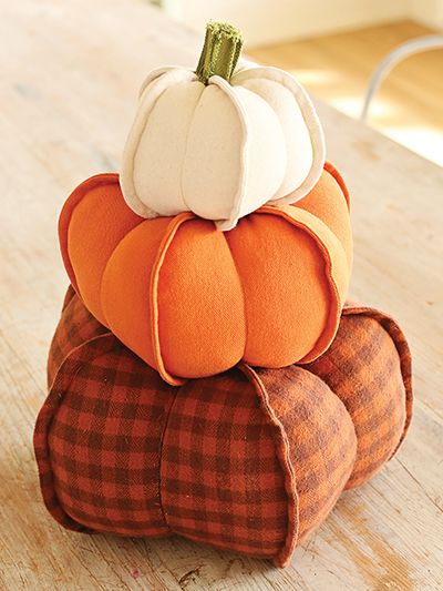 Sewing Patterns for Fall Pumpkin Trio Pattern | Bookdrawer Fall Sewing Patterns, Fall Sewing Projects, Recycle Old Clothes, Cheap Fall Decor, Fall Sewing, Pumpkin Pillows, Stacked Pumpkins, Fabric Pumpkins, Pumpkin Crafts