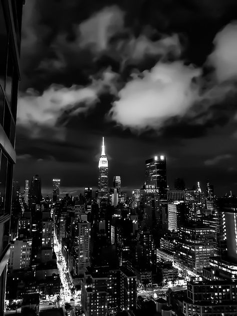 Black Sparkly Aesthetic, Nico Russo The Sweetest Oblivion, Nico Russo, The Sweetest Oblivion, Cybercore Aesthetic, City Lights At Night, Black And White City, Black And White Picture Wall, Dark Theme