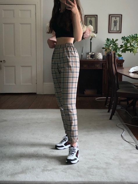 Excited to share the latest addition to my #etsy shop: Beige Tartan trousers https://etsy.me/3YskUcU #check #high #boyfriend #tapered #noclosure #trouser #no #beige #brown Check Pants Outfit, Checked Trousers Outfit, Trousers Women Outfit, Plaid Pants Outfit, Elegant Trousers, Tartan Trousers, Plaid Pants Women, Checkered Trousers, Plaid Skirt Outfit