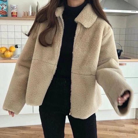 Outfit Ideas Korean Asian Style, Fluffy Jacket Outfit, Korean Fall Outfits, Outfit Ideas Korean, Korean Fashion Fall, Korean Fashion Winter, Fall Fashion Trends Women, Korean Fashion Summer, Outfit Chic