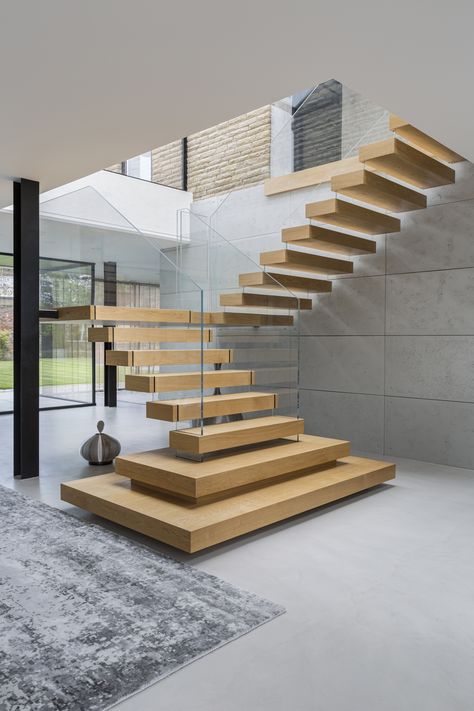 A staircase made of open oak treads and laminated low iron glass balustrade offers a floating look. سلالم حلزونية, درج السلم, Open Trap, Staircase Design Modern, Contemporary Staircase, Stairs Design Interior, Diy Staircase, House Staircase, Stairs Ideas