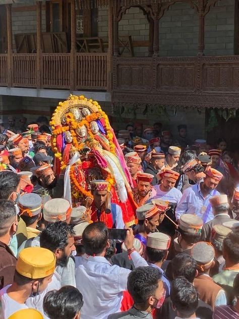 Hidimba Devi at Kullu Raja's Rupi Palace. She is held by Kunwar Shri Keshvendar Singhji. Kullu Dussehra, Palace, Sumo Wrestling, Hold On, Quick Saves