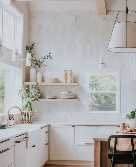 Marble Backsplash in Stormy Mist Picket Matte Picket Backsplash, Marble Picket Tile Backsplash, Marble Picket Backsplash, Vertical Picket Tile Backsplash, Horizontal Picket Tile Backsplash, Picket Kitchen Backsplash, Snow Frame Picket Backsplash, Picket Backsplash Kitchen, Picket Backsplash