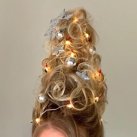 Vintage Christmas Tree Hair, Christmas Lights In Hair, Vintage Christmas Hair, Elf Hairstyles Christmas, Winter Wonderland Hairstyles, Christmas Tree Hairstyles, Christmas Updo, 1960 Christmas, Hair Competition