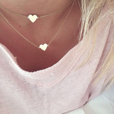 insta: Olivia_schneider Simple Nickles, Necklaces Heart, Double Heart Necklace, Sydney Evan, Sapphire Necklace, Lariat Necklace, Pretty Jewellery, Pink Sweater, Bling Bling