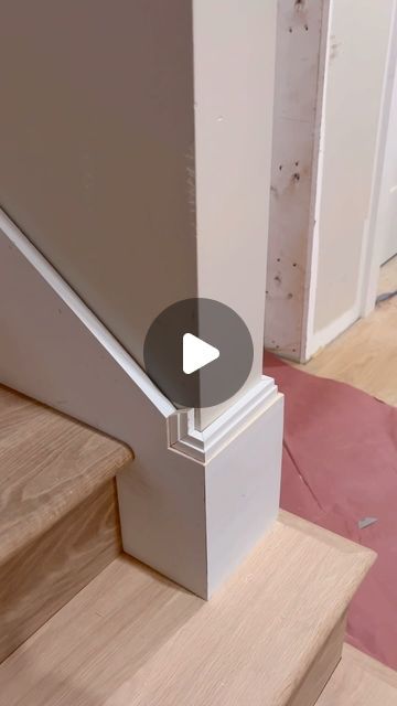 🪚Gpr3Leandro🔨 on Instagram: "Tips for stair Molding installation 👉 Gpr3Carpentry🔨  #tips #carpentry #viral #tools #diy #stairs #escada #molduras #construcao #carpintaria #viralvideos" Stair Bullnose Ideas, Diy Stair Caps, Stair Molding Trim, Stairs Molding, Molding Stairs, Stair Moulding, 2024 Tips, Stairs Trim, Spool Furniture