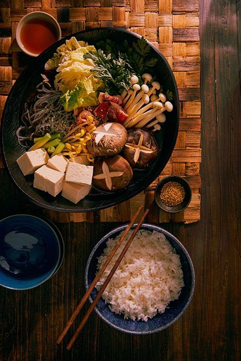 Japanese Rice Dishes, Sukiyaki Recipe, Japanese Winter, Seasons Changing, Shabu Shabu, Sun And The Moon, The Sun And The Moon, One Pot Dishes, Japanese Rice