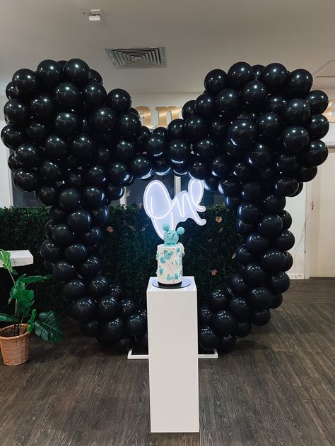 Elegant Mickey Mouse Party, Modern Mickey Birthday Party, Mickey Mouse Birthday Black And White, Black And White Mickey Birthday, Aesthetic Mickey Mouse Party, Black And White Mickey Mouse Party, Monochrome Mickey Mouse Party, Modern Mickey Mouse Party, Modern Mickey Mouse Birthday