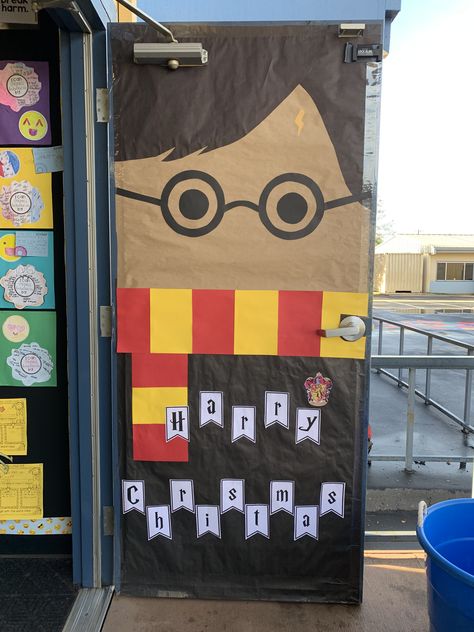 Christmas door for Potter Fan Harry Potter Christmas Door Decorations, Harry Potter Christmas Door, School Door Decorations, Christmas Door Decor, Classroom Doors, School Doors, Door Decorating, Harry Potter Christmas, Christmas Door Decorations