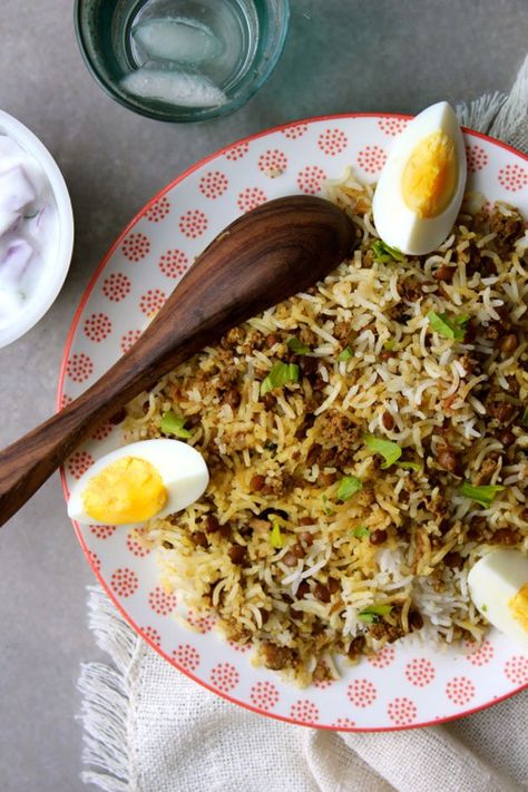 Five mouth-watering Memoni dishes you must try Keema Biryani Recipe, Lentils Rice, Beef Biryani, Keema Recipes, Lentil Chili, Grain Recipes, Pulao Recipe, Rice Dish, Pakistani Food