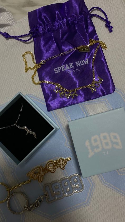 1989 Necklace, Taylor Swift Merchandise, Taylor Swift Merch, Doctor For Kids, Taylor Swift Birthday, Basic Girl, Taylor Swift Speak Now, Estilo Taylor Swift, Taylor Swift Outfits