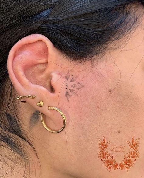 Mandela Face Tattoo, Side Of Ear Tattoos For Women, Tragus Tattoo Ear, Dainty Face Tattoos, In Front Of Ear Tattoo, Side Of Ear Tattoo, Behind The Ear Tats, Tragus Tattoo, Tattoos Behind Ear