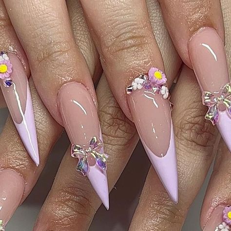 fatima s. on Instagram: "spring is here 🌸🌿🍃🌸. • • #blingnails #losangelesnails #lanailtech #nails2inspire #instanails #nailtech #nailtechlife #prettynails #nailsofinstagram #southlanails #explorepage #ombrenails #cutenails #inglewoodnails #gardenanails #nailsofinstragram #airbrushnails" Stiletto Press On Nails, Fake Nails Long, Long Stiletto, Nagel Tips, Manicure Tips, Nail Type, Nails Set, Nail Supplies, Nail Forms