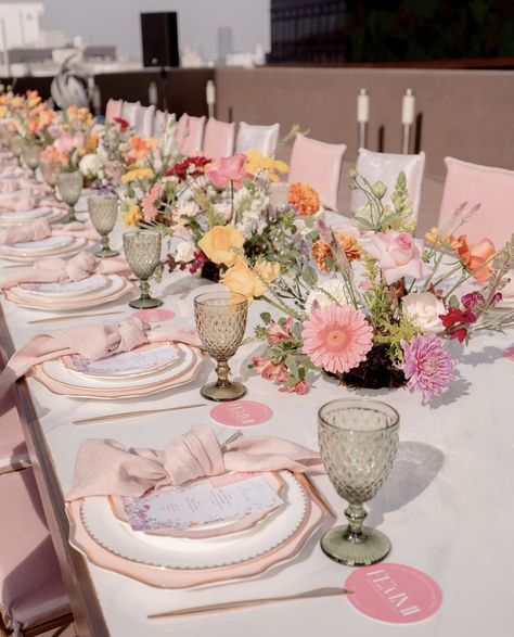 Flower Themed Party Table, Bridal Lunch Table Setting, Floral Bridal Shower Decorations Table Centerpieces, Pink Floral Tablescape, Baby In Bloom Baby Shower Table Decor, Bachelorette Dinner Table Decor, Baby In Bloom Table Setting, Pink Wedding Arch, Flower Brunch