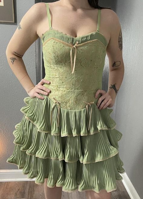 Green Fairy Outfit Aesthetic, Light Green Outfit Aesthetic, Tinkerbell Inspired Outfits, Crochet Fairy Dress, Elegant Dresses Evening, Trilogy Tour, Fairycore Dress, Fairy Clothes, Prom Dresses Vintage