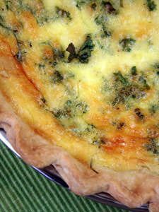 We love seafood and so really enjoy this quiche. It's a simple affair and you can use the seafood of your choice-cook shrimp, crab, or fish. Seafood Quiche, Brunch Quiche, Quiche Recipes Easy, Breakfast Quiche, Cooking Seafood, Recipes Meat, Savory Pies, Egg Dishes, Pie Pan