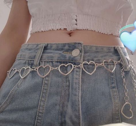 Flower Belt Chain, Chain Outfit, Jeans With Chains, Heart Retro, Chains Aesthetic, Heart Belt, Jeans Chain, Diy Jewelry Making Tutorials, Gold Jeans