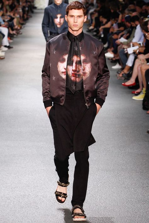 Brilliant print continuity! Jacket, shirt, tie!  /// Givenchy Spring/​Summer 2013   #fashion #menswear Riccardo Tisci, Menswear Runway, Givenchy Man, Mens Spring, Summer Collection, Paris Fashion Week, Givenchy, Fashion Art, A Man