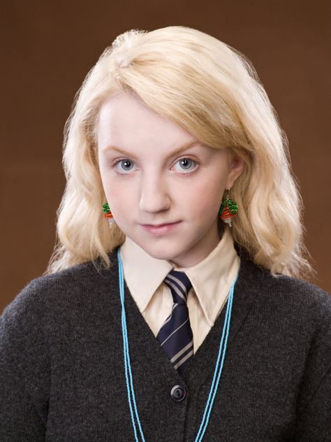 How to live like Luna Lovegood | Pottermore Harry Potter Cocktails, Citate Harry Potter, Harry Potter Luna Lovegood, Buku Harry Potter, Weasley Twins, Harry Potter Diy, Harry Potter Cast, Luna Lovegood, Harry Potter Characters