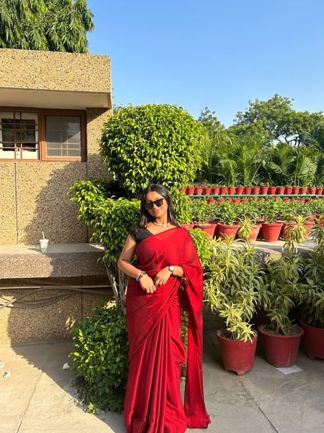 Ethnic farewell red saree indian style Red Saree For Farewell, Saree For Farewell, Saree Farewell, Farewell Sarees, Fashionable Saree, Maroon Saree, Saree Ideas, Saree Wearing, Saree Wearing Styles