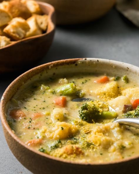 vegan broccoli cheese soup-4 Brocolli Potato Soup, Broccoli And Carrot Soup, Cheesy Broccoli Potatoes, Vegan Broccoli Cheese Soup, Vegan Broccoli Cheddar Soup, Broccoli Potato Cheese Soup, Broccoli Cauliflower Soup, Best Broccoli Cheese Soup, Broccoli Potato Soup