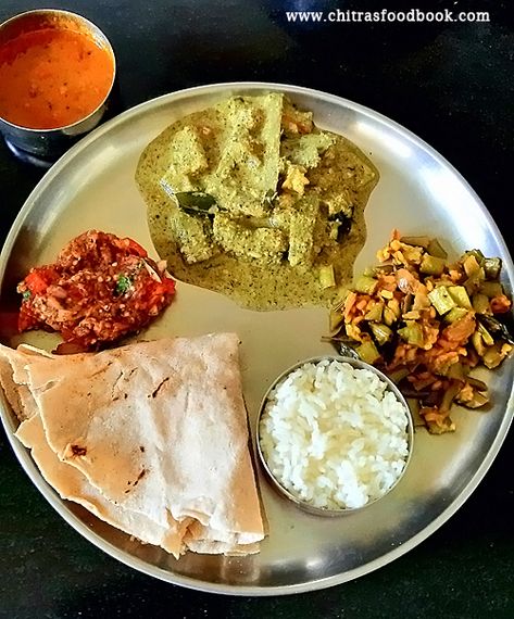 ridge gourd gravy Indian Vegetables, Veg Gravy, Ridge Gourd, Popular Side Dishes, Peanut Recipes, Vegetarian Breakfast Recipes, Best Vegetarian Recipes, Awesome Recipes, Indian Kitchen