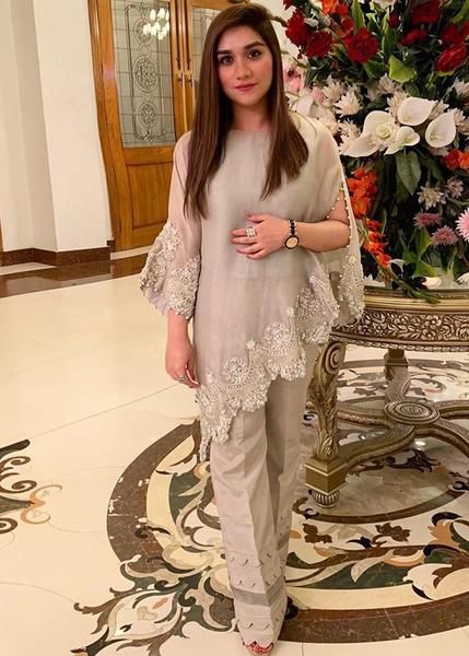 Formal Diaries – Page 2 – Saira Shakira Saira Shakira, Sets Outfit, Stylish Short Dresses, Salwar Kamiz, Dress Design Patterns, Kurta Designs Women, Simple Pakistani Dresses, Stylish Party Dresses, Party Wear Indian Dresses