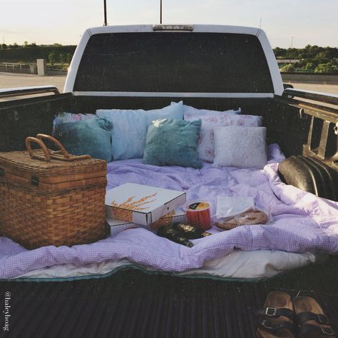 Truck picnics // Summer Truck Bed Date, Romantic Bucket List, Camping Desserts, Truck Bed Camping, Dream Dates, Cute Date Ideas, Pick Up Truck, Camping Photography, Dream Date