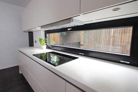 White lacquer Kitchen - Kitchen hob under window - Discover more at www.lwk-home.com Hob Near Window, Hob Under Window, Kitchen Upstand, Kitchen Hob, Kitchen Window Design, Tiny Kitchen Design, Open Kitchen And Living Room, Glass Splashbacks, Long Kitchen