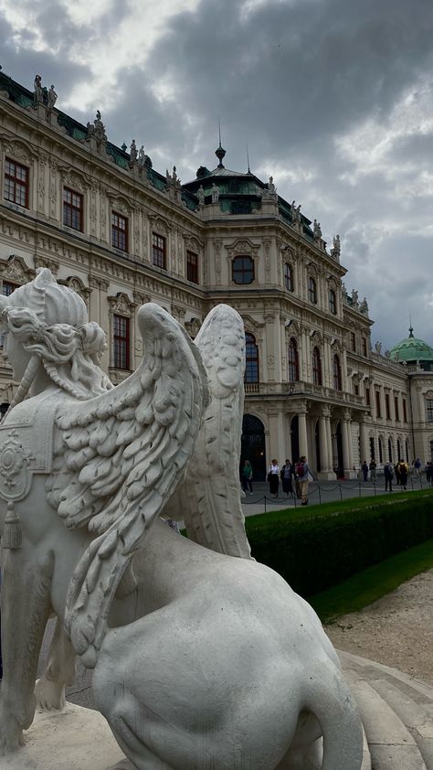 Belvedere Palace Venus Core, Austria Aesthetic, Vienna Trip, Stockholm Winter, Belvedere Palace, Travel Austria, Vienna Waits For You, Gothic Cathedrals, Old Mansions