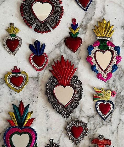 Mexican Hearts, Mexican Folk Art Decor, Mexican Folk Art Painting, Mexican Heart, Sacred Heart Art, Mexican Culture Art, Oh My Heart, Paper Mache Art, Diy Ceramic