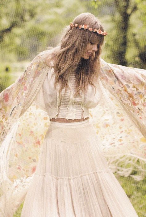 Taylor Swift Photoshoot, Taylor Swift Dress, Photos Of Taylor Swift, Taylor Swift Fan Club, Camila Morrone, Estilo Taylor Swift, Taylor Swift Cute, Taylor Swift Fearless, Taylor Swift Red