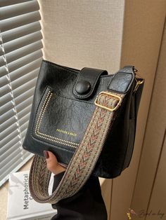 Casual Crossbody Bags: 👜 Effortlessly Cool Casual Crossbody Bags for Everyday! ✨🛍️ Trending Bags, Minimalist Handbag, Black Bucket Bag, Bags Sewing, Soft Leather Handbags, Denim Handbags, Faux Leather Handbag, Mini Bucket Bags, Leather Bucket Bag