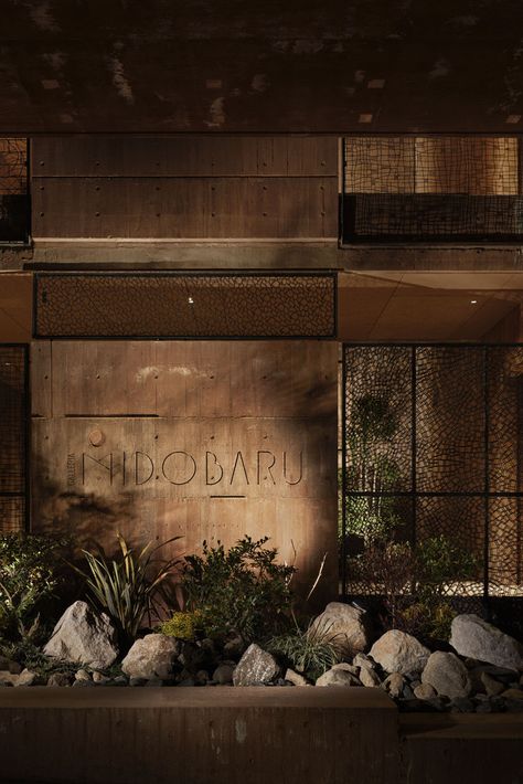 Stone Wall Restaurant, Restaurant Entrance Design Entryway, Restaurant Entrance Design, Boutique Hotel Architecture, Hotel Bar Design, Restaurant Entrance, Desain Pantry, Beppu, Rustic Restaurant