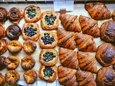 The 15 Best Bakeries in London Fergus Henderson, Bakery London, Bloomsbury London, Saint Anne, Cute Bakery, London Fields, Bakery Display, Best Bakery, Best Street Food