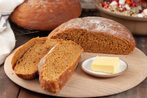 Also known as vortlimpa, Sweden's limpa bread is commonly made with different ingredients at various times of the year, particularly at Christmas. Savory Baking, Rye Bread Recipes, Yeast Bread Recipes, Scandinavian Food, Yeast Bread, Rye Bread, Bread Machine, Baking Flour, Sourdough Starter