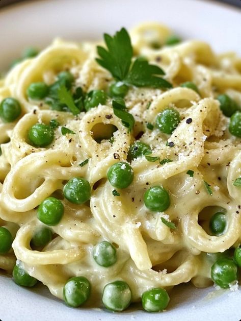 Pasta e Piselli Peas And Pasta Recipe, Green Pea Pasta, Pasta With Peas And Bacon, Peas And Pasta, Pasta And Peas, Pasta Peas, Pea Pasta, Pasta With Peas, Pasta Types