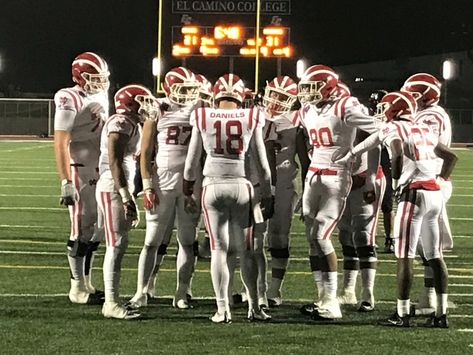 High School Quarterback Aesthetic, America Football Aesthetic, American Football Aesthetic High School, Football Aesthetic High School, Quarterback Aesthetic, American Football High School, America School, High School Aesthetic American, Football High School