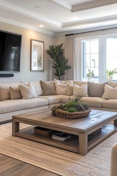 Light Colored Sectional Living Room, Modern Cozy Living Room Apartment, Small Living Spaces Ideas, Family Living Room Inspiration, Plain Living Room Ideas, Cream Couches Living Room Ideas, Living Room Townhouse Ideas, How To Cozy Up Your Living Room, Living Room Decor With Grey Floors