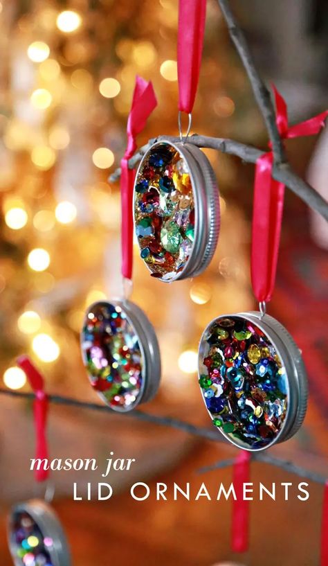 Mason Jar Lid Ornaments, Jar Lid Ornaments, Lid Ornaments, Mason Jar Lids Crafts, Jar Lid Crafts, Aunt Peaches, Mason Jar Lids Ornaments, Mason Jar Lid, Pinterest Crafts