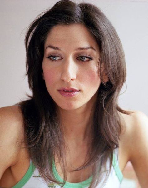 Chelsea Peretti #chelseaperetti #brooklyn99 Girls With Big Noses, Nasim Pedrad, Chelsea Peretti, Brooklyn Nine Nine Funny, Gina Linetti, Brooklyn 9 9, Huge Eyes, Andy Samberg, Brooklyn 99